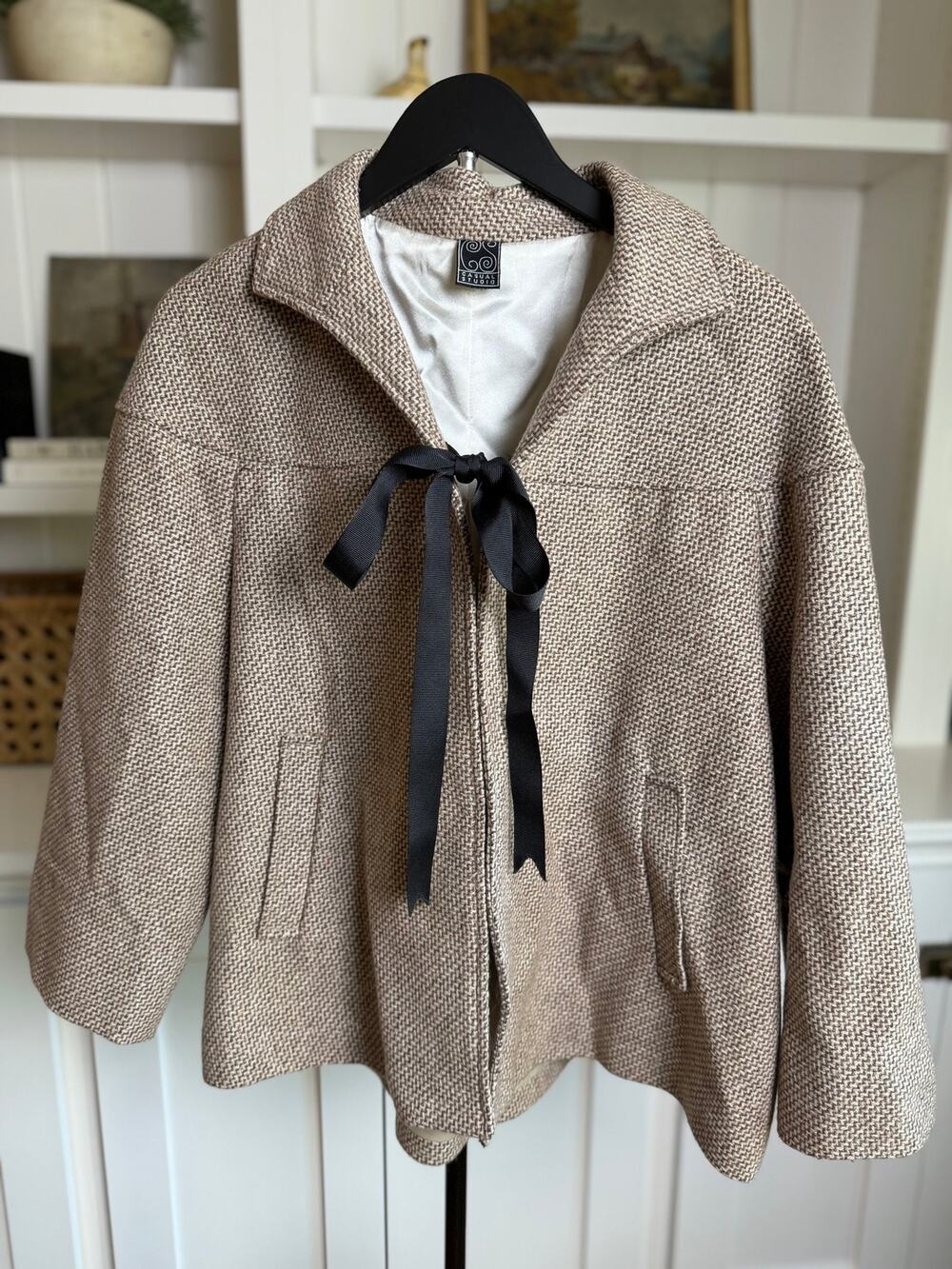 🤍 Casual Studio Tweed Swing Jacket | Size Medium | Beige Woven